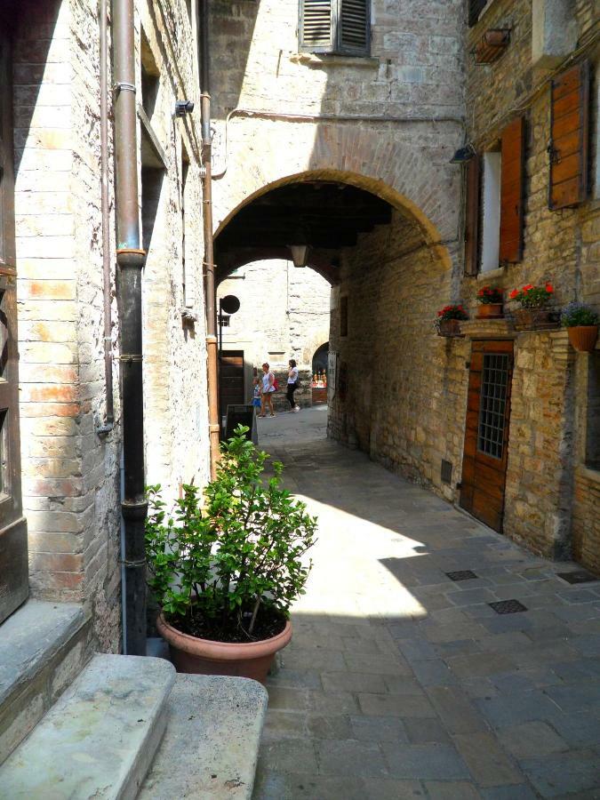 Affittacamere In Centro Gubbio Eksteriør bilde